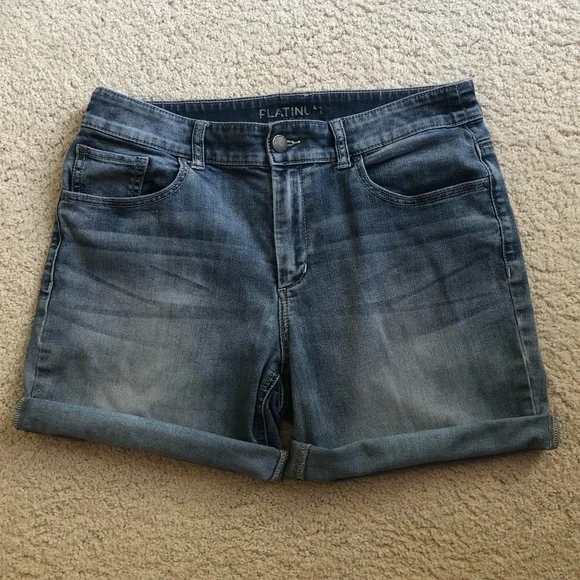 Platinum jean shorts, perfectly faded, can be worn with raw edge or rolled up - Picture 11 of 12
